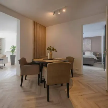 High-end Home, Near Center And Park شقة