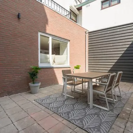 High-end Home, Near Center And Park Apartmán *