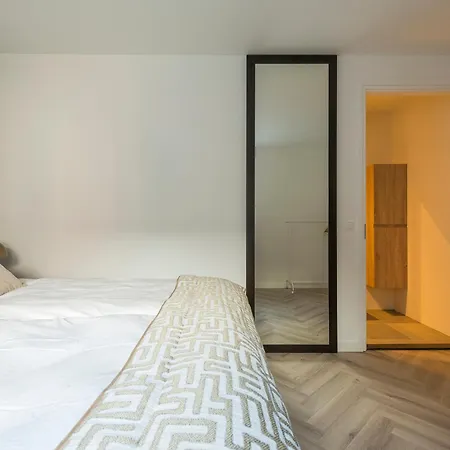 High-end Home, Near Center And Park