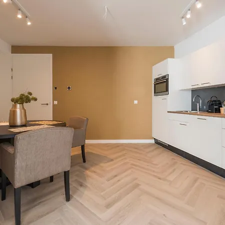 High-end Home, Near Center And Park Apartment *