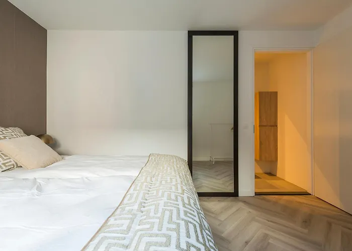 High-end Home, Near Center And Park