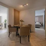 High-end Home, Near Center And Park 公寓