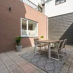 High-end Home, Near Center And Park 公寓 *